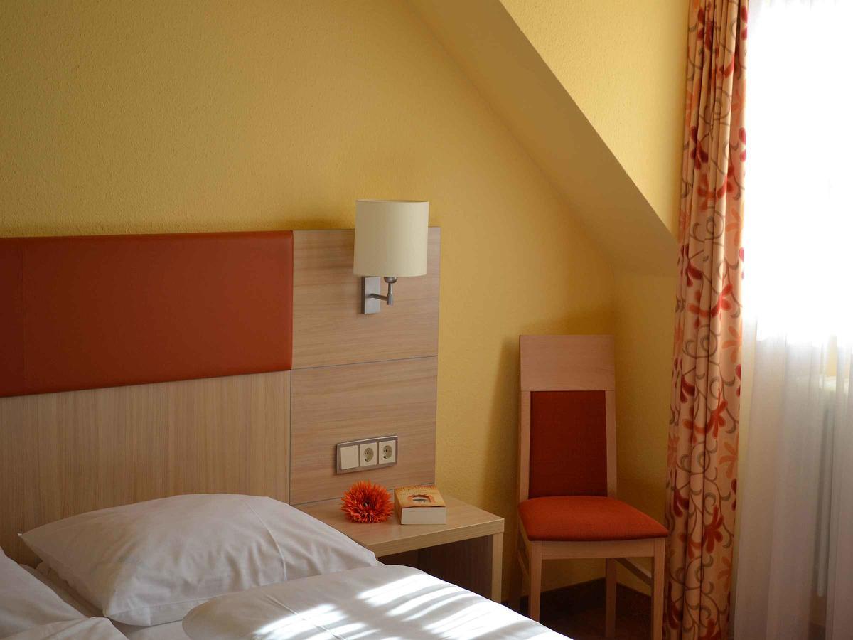 Hotel-Gasthof Rotes Ross Markt Einersheim Exterior photo