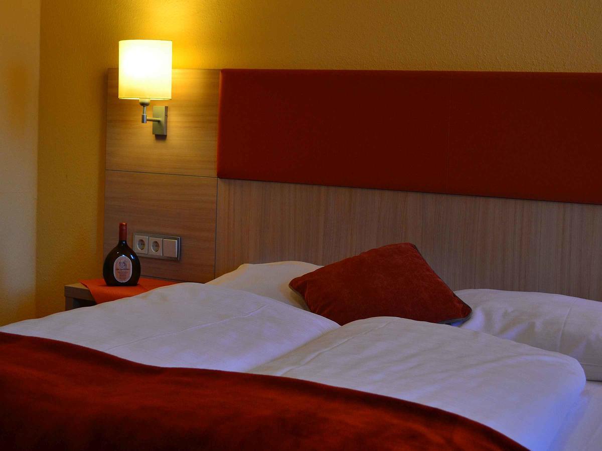 Hotel-Gasthof Rotes Ross Markt Einersheim Exterior photo