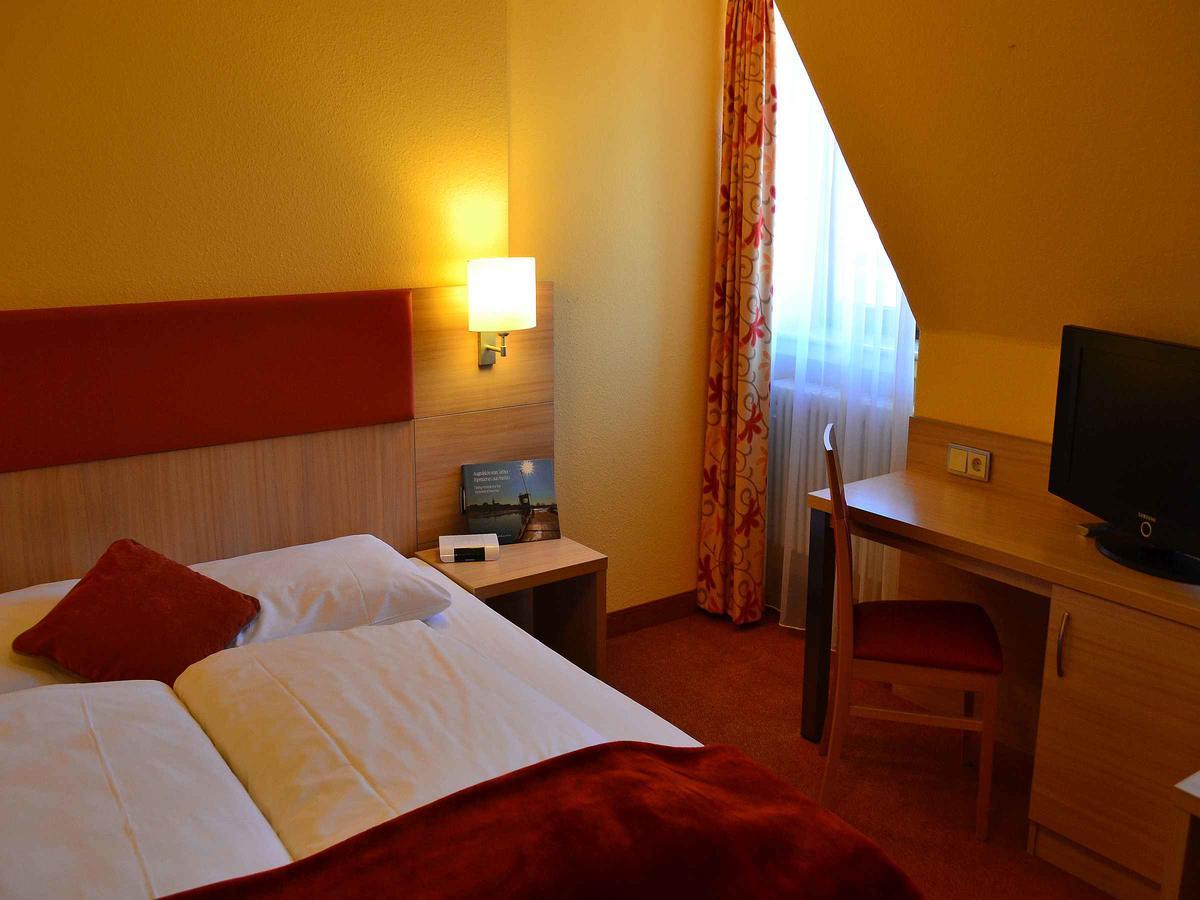 Hotel-Gasthof Rotes Ross Markt Einersheim Exterior photo