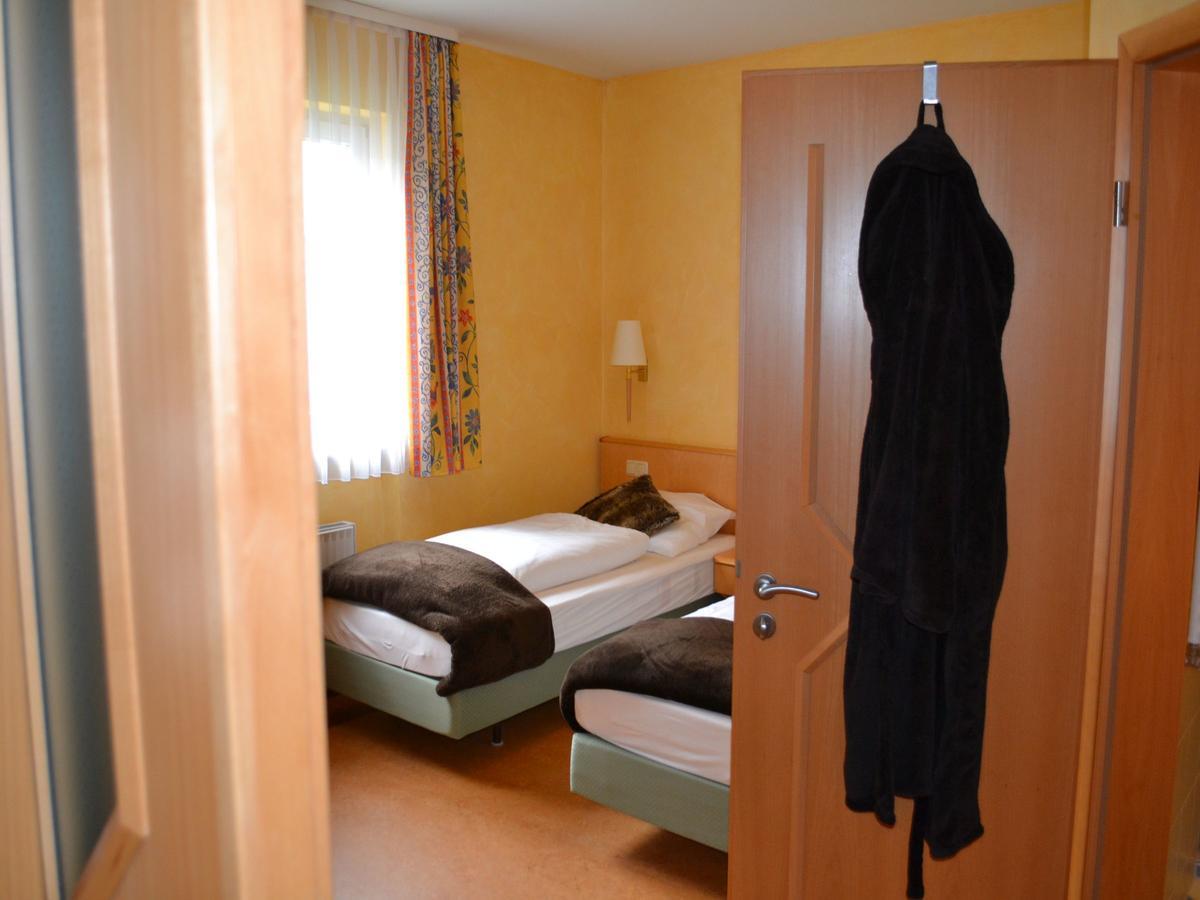 Hotel-Gasthof Rotes Ross Markt Einersheim Exterior photo