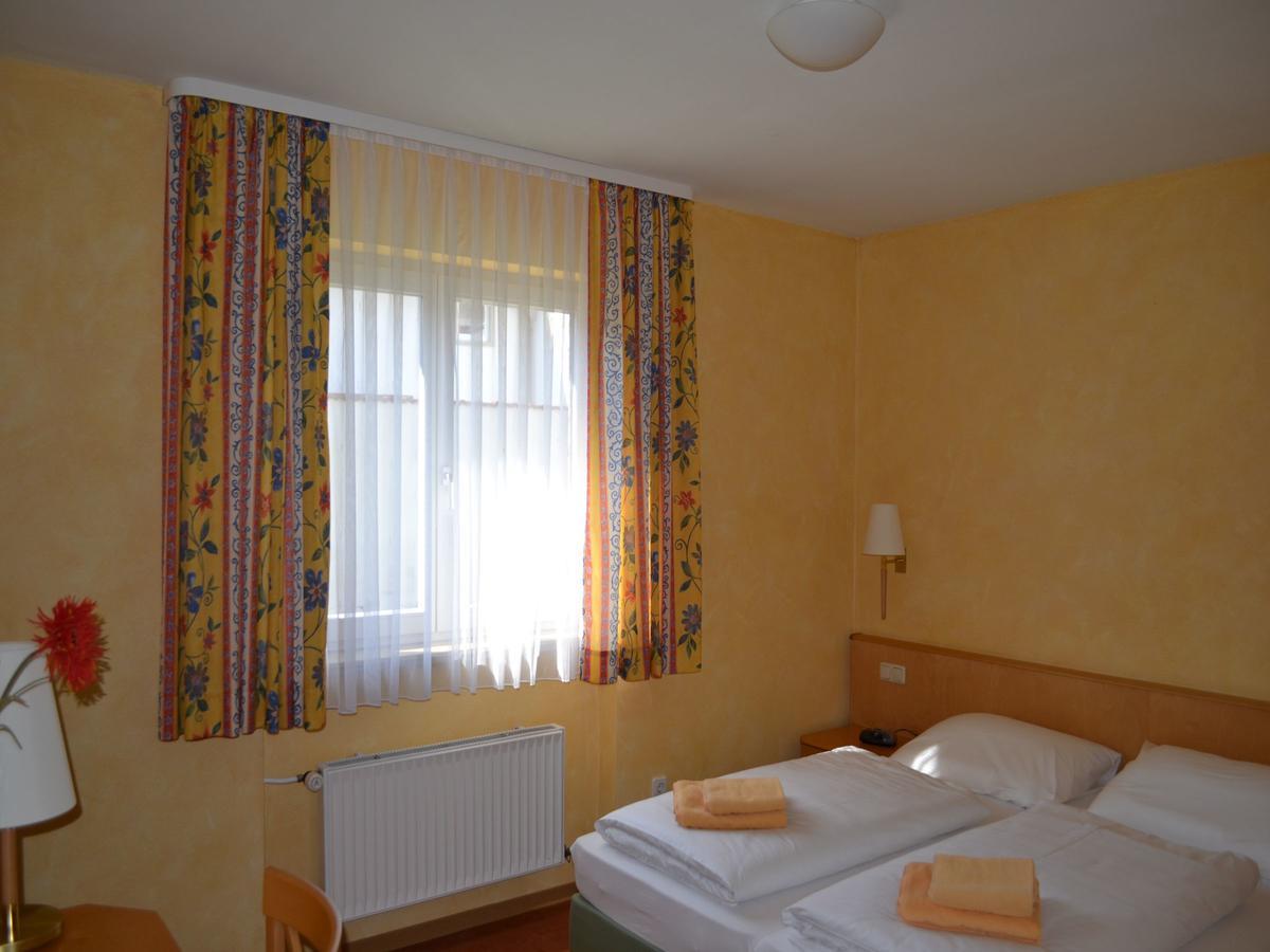 Hotel-Gasthof Rotes Ross Markt Einersheim Exterior photo