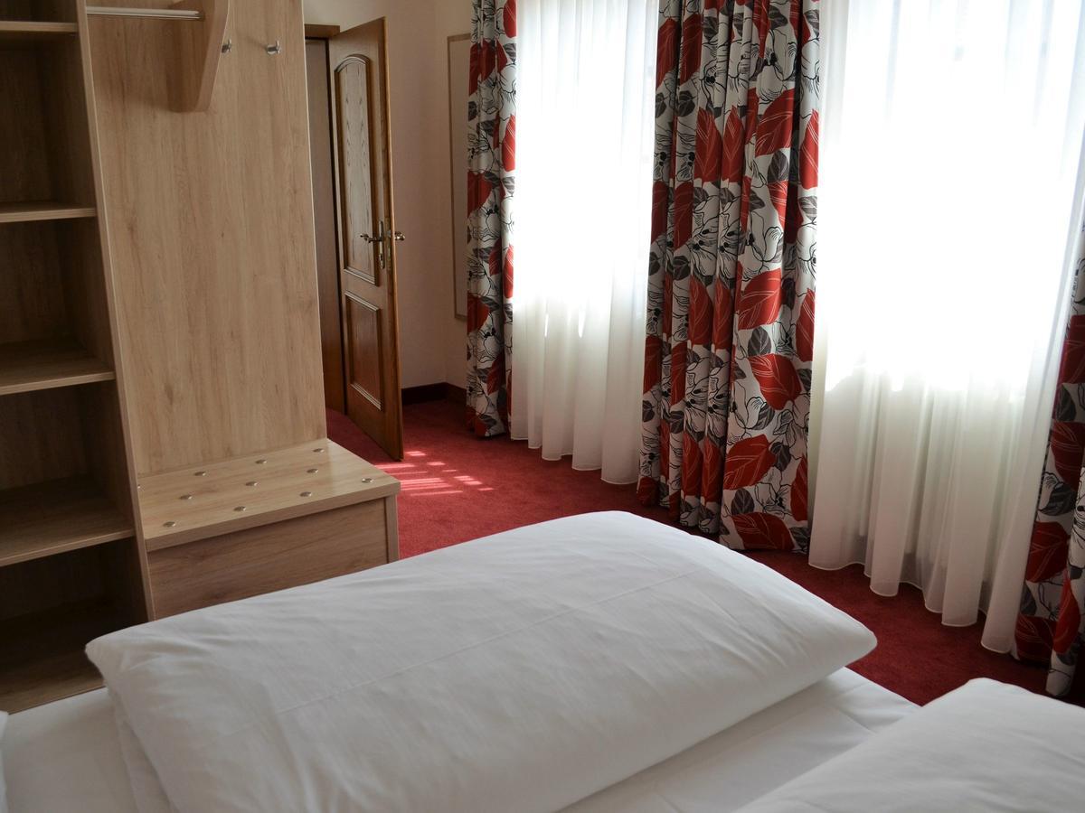 Hotel-Gasthof Rotes Ross Markt Einersheim Exterior photo